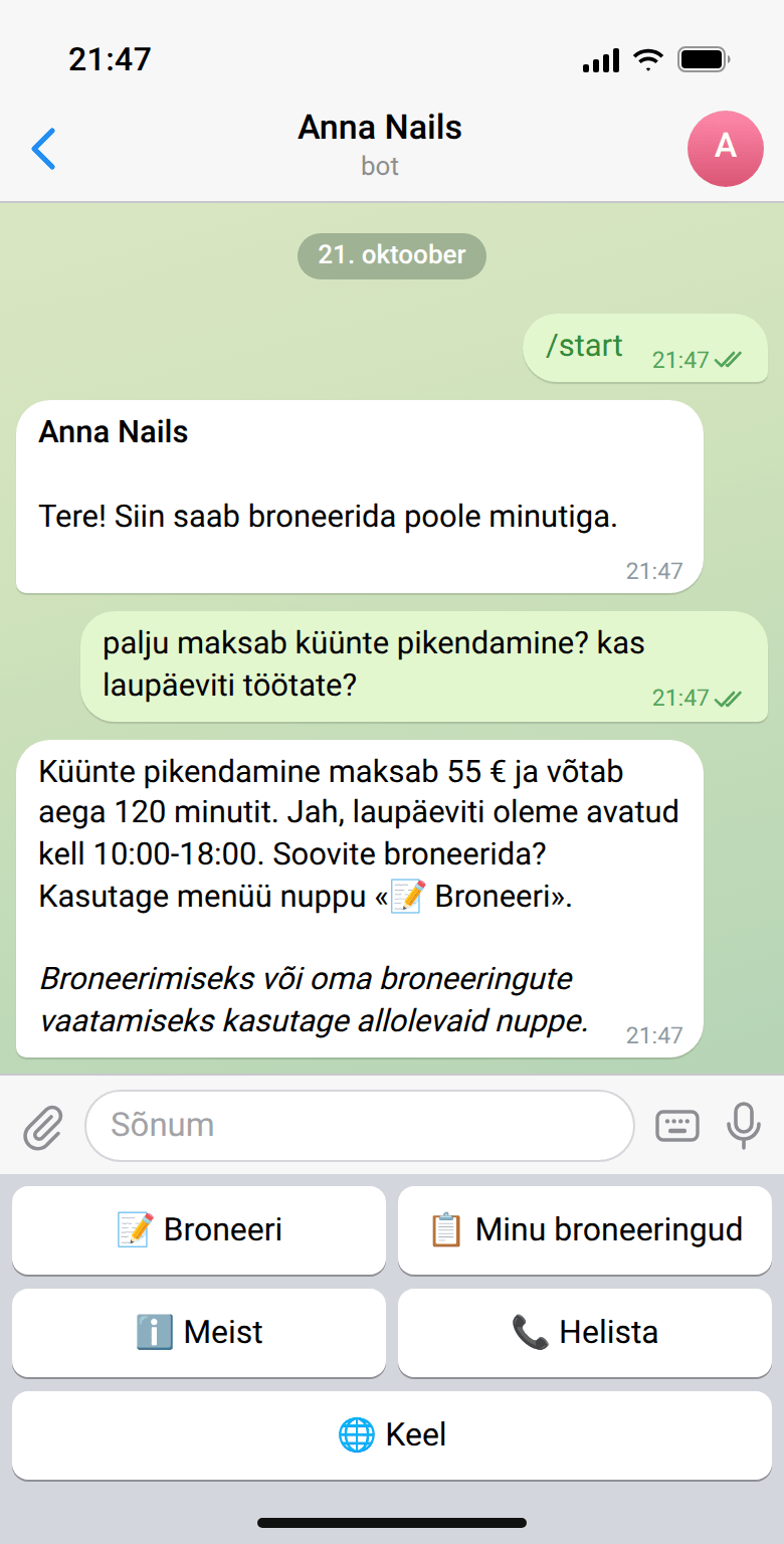Klient kirjutab „palju maksab küünte pikendamine? kas laupäeviti töötate?“, bot vastab: 55 €, 120 minutit, laupäeviti avatud kella 10–18; vastuse kirjutas TI meistri andmete põhjal
