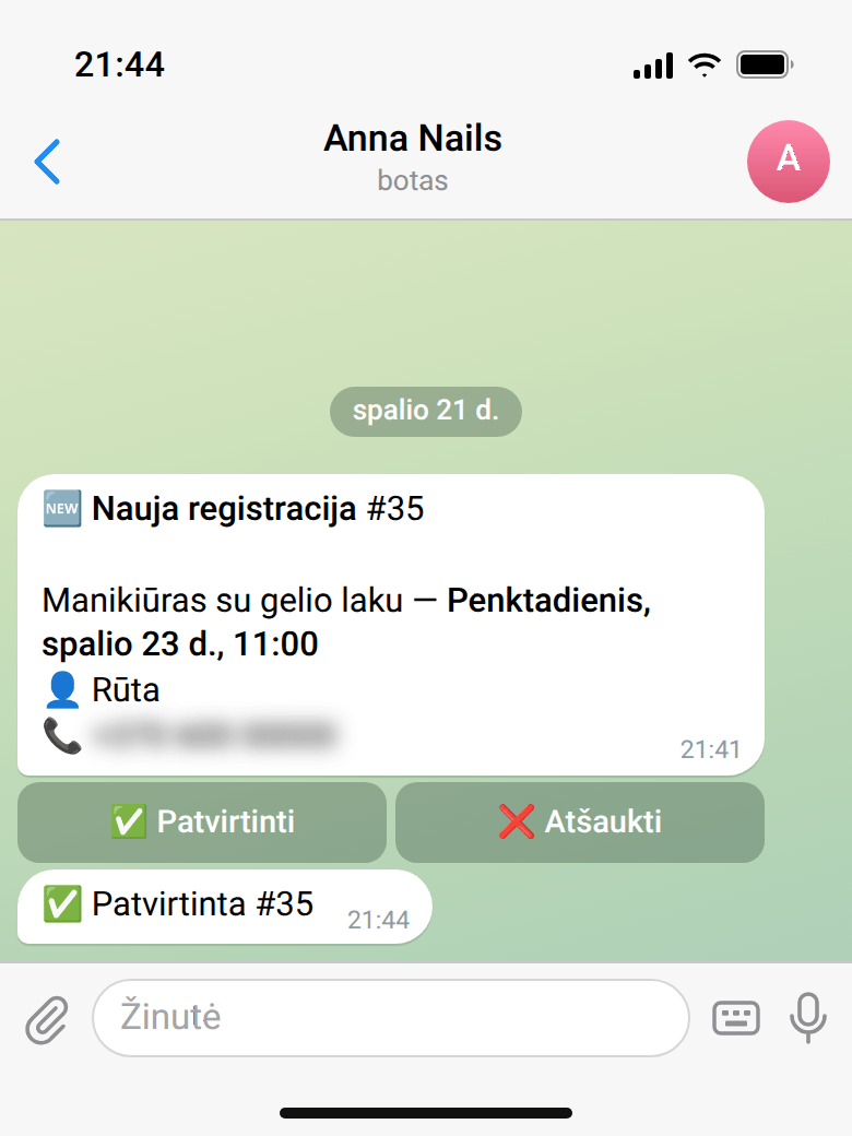 Pranešimas meistrei Telegram: „🆕 Nauja registracija #35“, paslauga, laikas, klientės vardas, paslėptas telefonas, mygtukai „✅ Patvirtinti“ ir „❌ Atšaukti“, žemiau atsakymas „✅ Patvirtinta #35“